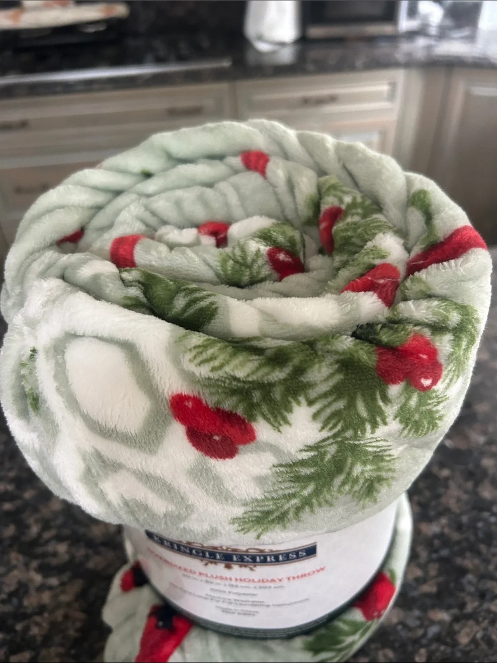 KRiNGLE EXPRESS OVERSIZEF PLUSH HOLIDAY THROW 60x80